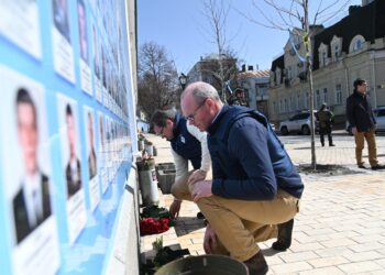 Coveney’s Visit to Kyiv Well Received by Ukrainian Government – Ukrainians Not Certain