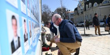 Coveney’s Visit to Kyiv Well Received by Ukrainian Government – Ukrainians Not Certain