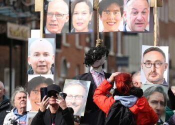 Irish Parliament Subjected to Mob Carrying Gallows, Chanting Threats