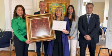 Palestinian Ambassador Honours Senator Frances Black